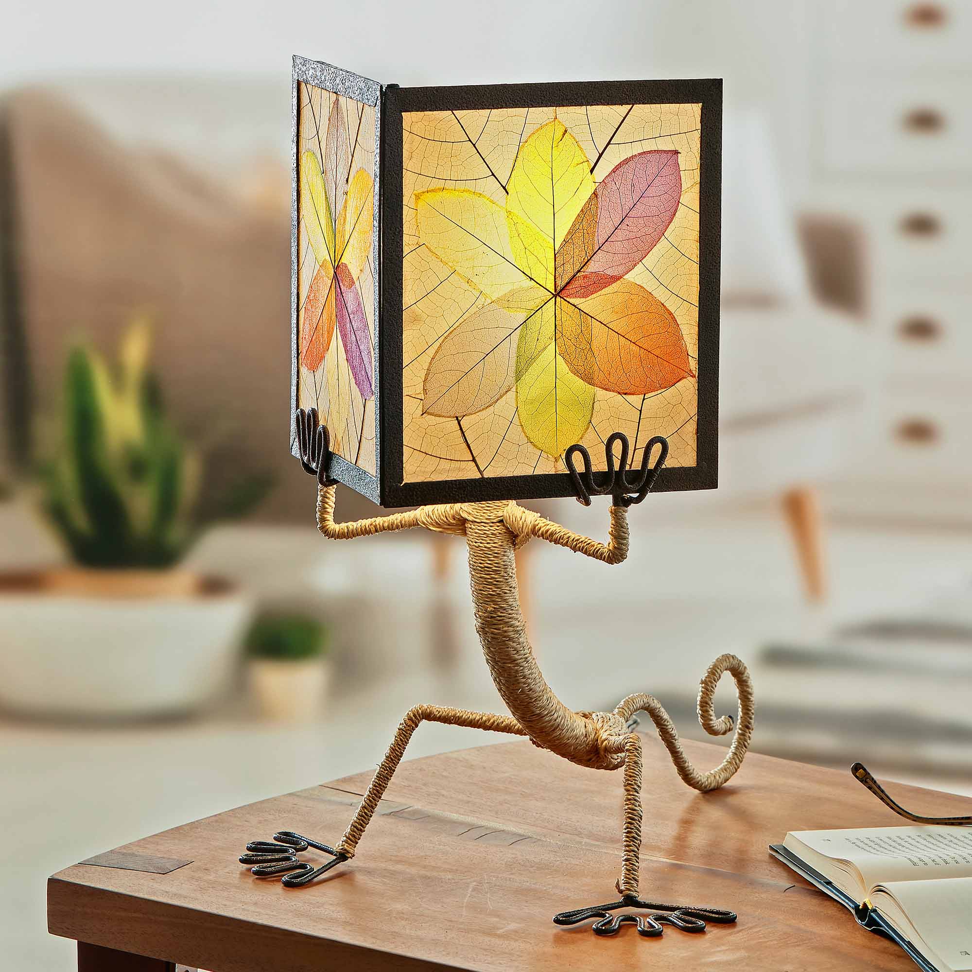 305-t-m-sq-lifestyle Enlightened Gecko Table Lamp