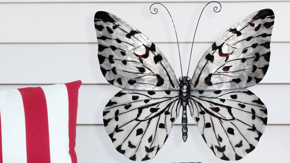 Decorating-Your-Patio-Walls