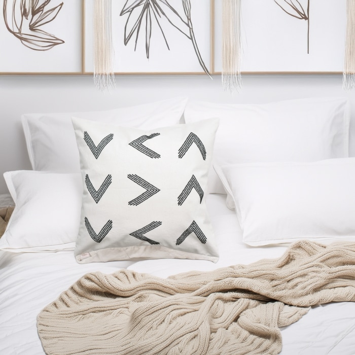 Toj Pillow Cover Black <br>(Item # ss24c_15)