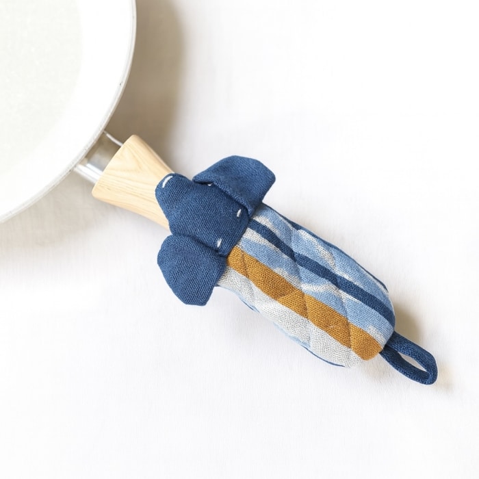 Dog Skillet Handle Holder Azure<br>(Item #ch13l-az)