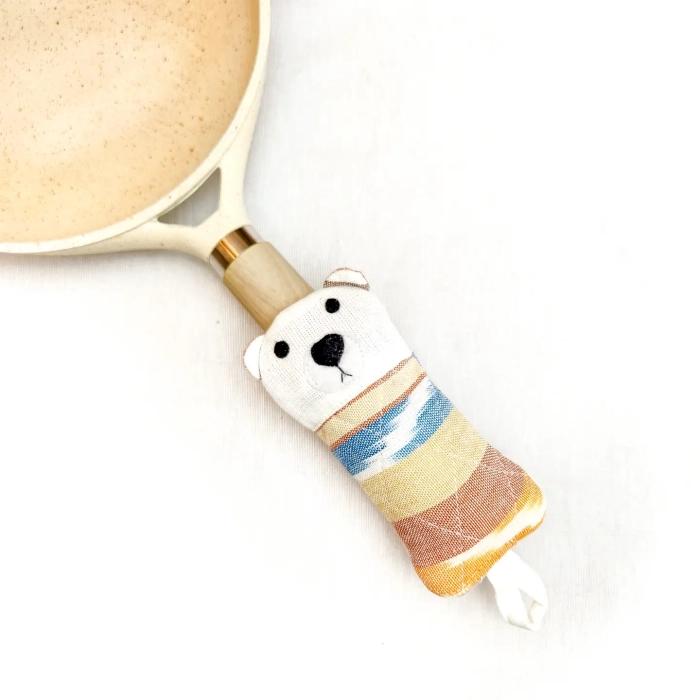 Polar Bear Skillet Handle Holder<br>(Item #ch13t)